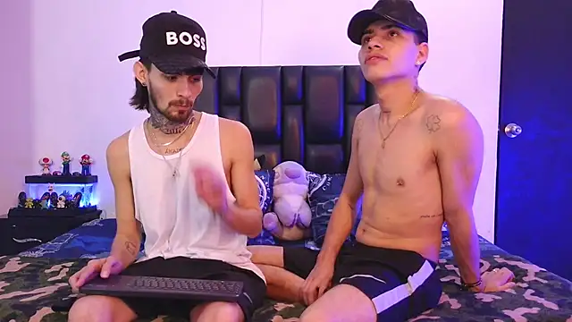 Snapshot of Brutal_Sex_Fucking chatting on September 11, 11:27 pm Brutal Sex Fucking online show from September 11, 11:27 pm