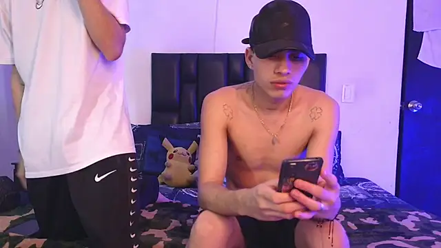 Snapshot of Brutal_Sex_Fucking chatting on October 2, 11:23 pm Brutal Sex Fucking online show from October 2, 11:23 pm