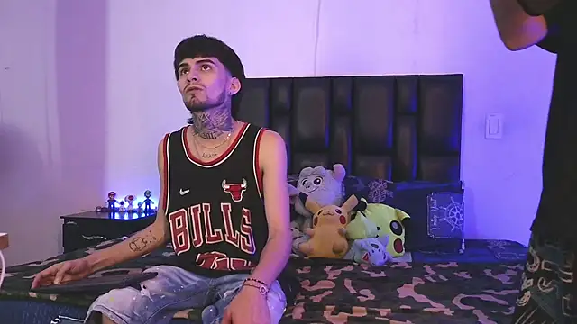 Snapshot of Brutal_Sex_Fucking chatting on October 3, 11:02 pm Brutal Sex Fucking online show from October 3, 11:02 pm