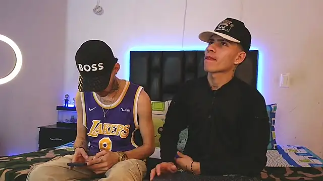 Snapshot of Brutal_Sex_Fucking chatting on October 22, 10:42 pm Brutal Sex Fucking online show from October 22, 10:42 pm