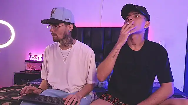 Snapshot of Brutal_Sex_Fucking chatting on November 4, 4:11 am Brutal Sex Fucking online show from November 4, 4:11 am