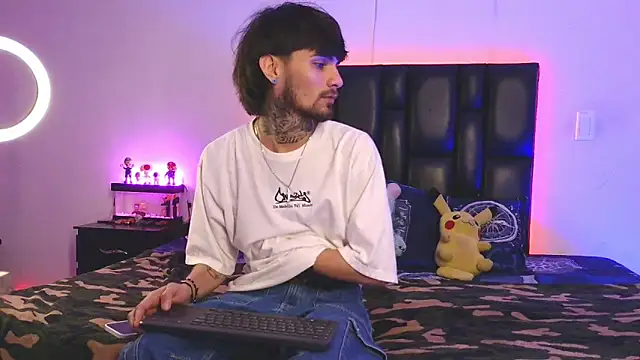 Snapshot of Brutal_Sex_Fucking chatting on November 6, 6:14 am Brutal Sex Fucking online show from November 6, 6:14 am