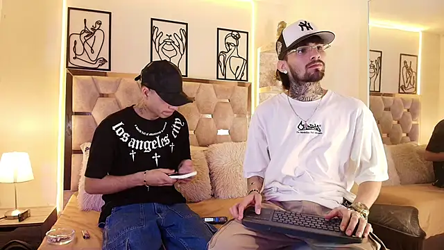 Snapshot of Brutal_Sex_Fucking chatting on November 16, 9:20 pm Brutal Sex Fucking online show from November 16, 9:20 pm