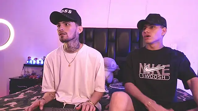 Snapshot of Brutal_Sex_Fucking chatting on November 29, 9:18 pm Brutal Sex Fucking online show from November 29, 9:18 pm