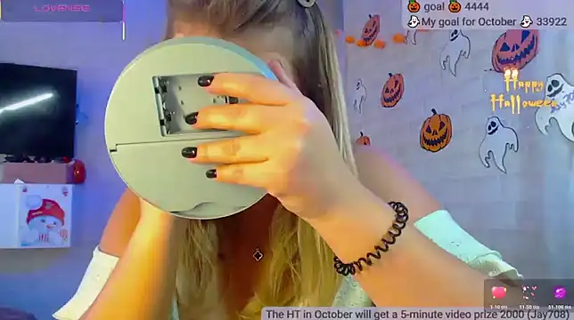 SuchCute online show from October 25, 2:41 am