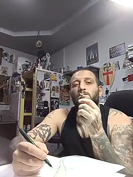 Snapshot of TattooedDick92 chatting on December 4, 4:27 pm TattooedDick92 online show from December 4, 4:27 pm