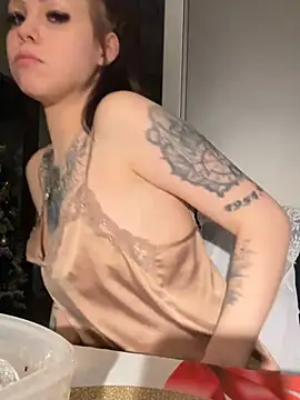 Snapshot of Highschoolpussy chatting on January 19, 2:36 am Highschoolpussy online show from January 19, 2:36 am