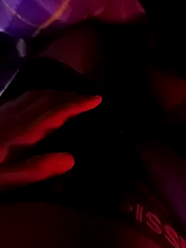 xyrus  online show from December 29, 6:05 pm