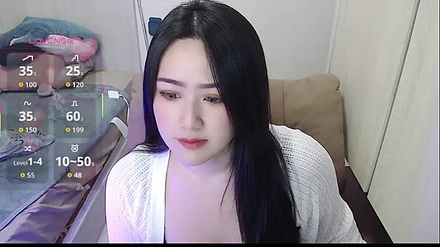 Snapshot of Eimile-Z chatting on October 9, 3:43 pm Eimile-Z online show from October 9, 3:43 pm