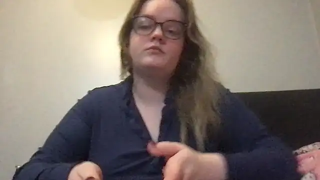 honeyyy24 online show from October 17, 10:34 pm