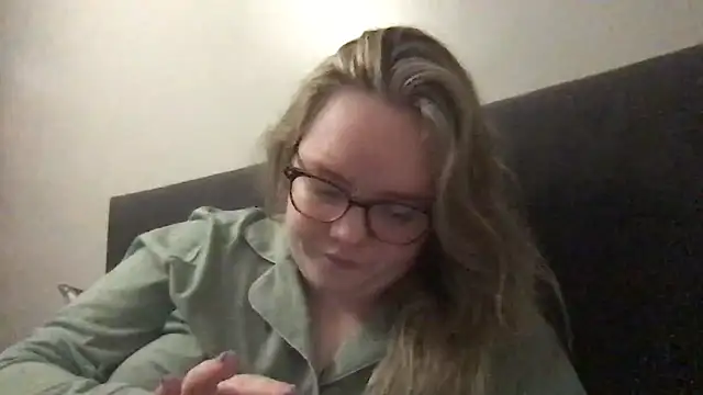 honeyyy24 online show from February 22, 11:25 pm