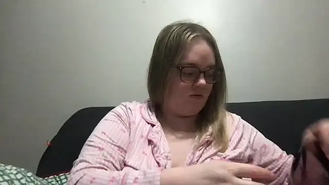 honeyyy24 online show from March 23, 8:13 pm