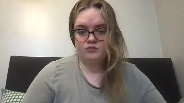 honeyyy24 online show from April 12, 3:17 pm