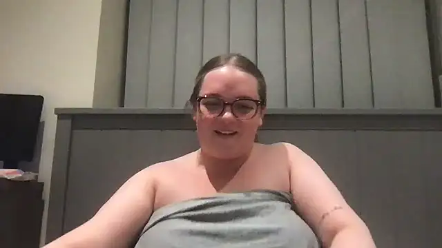 Snapshot of honeyyy24 chatting on July 8, 10:03 pm honeyyy24 online show from July 8, 10:03 pm