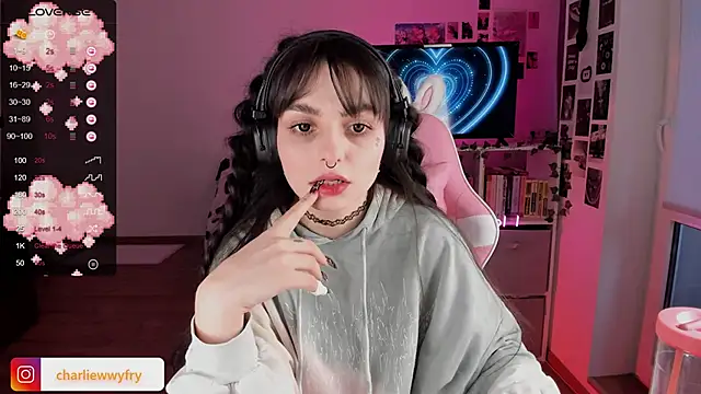 mollydoorsis1 online show from February 9, 1:46 pm