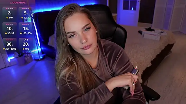 KittiLiza online show from October 7, 9:45 pm