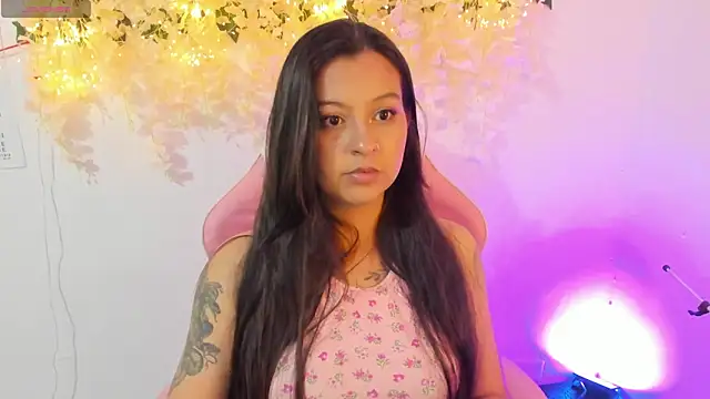 Snapshot of Sweet_Chloe06 chatting on November 4, 11:15 pm Sweet Chloe06 online show from November 4, 11:15 pm