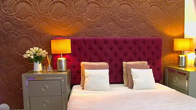 Snapshot of IrisMonn chatting on November 18, 6:18 am IrisMonn online show from November 18, 6:18 am