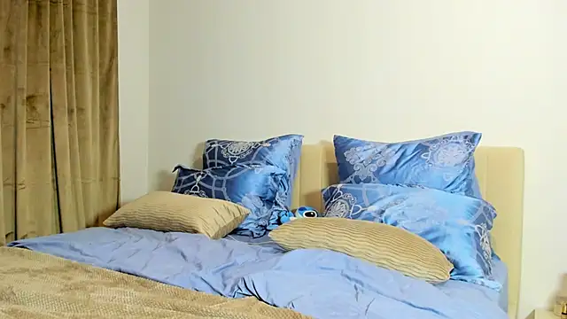 kirraa  online show from October 28, 6:54 pm