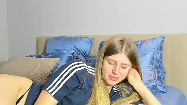 kirraa  online show from February 12, 9:54 pm