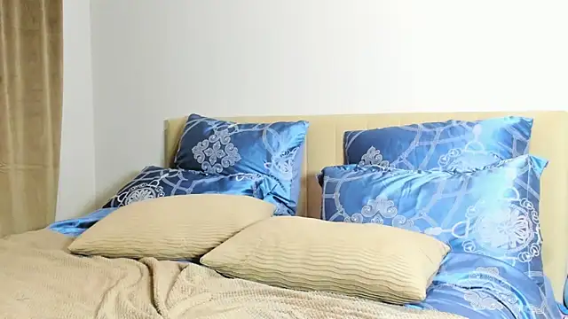 kirraa  online show from February 14, 12:18 am