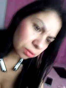 saralunabella online show from December 11, 8:07 pm