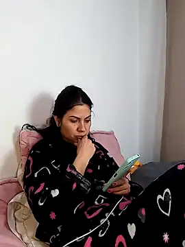 saralunabella online show from January 25, 4:56 am