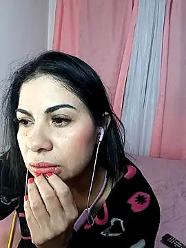 saralunabella online show from March 10, 10:55 pm