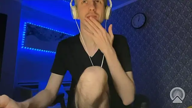 Aki-Laky online show from December 13, 8:04 pm