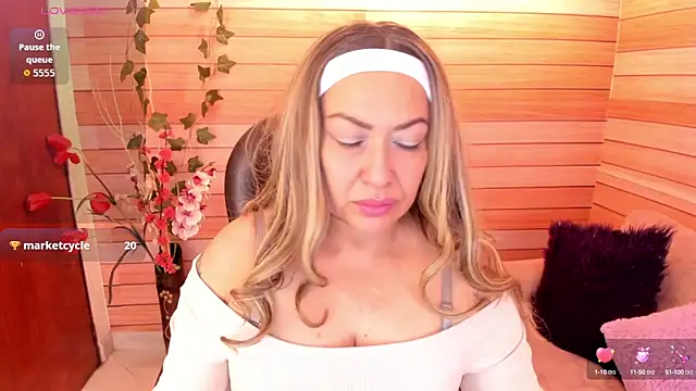 Snapshot of marien_thomson_ chatting on October 10, 2:54 am marien thomson online show from October 10, 2:54 am