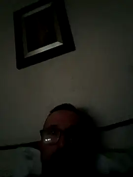 Snapshot of Porco81cazzo chatting on March 22, 6:39 am Porco81cazzo online show from March 22, 6:39 am