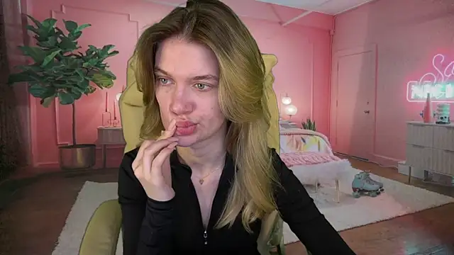 Snapshot of AnacondaOn chatting on March 12, 7:35 am AnacondaOn online show from March 12, 7:35 am