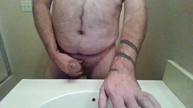 Snapshot of WatchinU82 chatting on November 28, 5:32 am WatchinU82 online show from November 28, 5:32 am