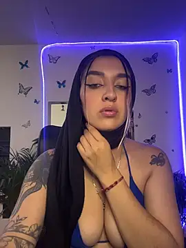 Snapshot of Lia-mitch chatting on July 1, 6:51 pm Lia-mitch online show from July 1, 6:51 pm