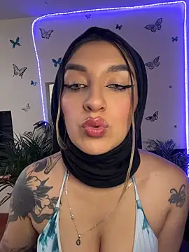 Snapshot of Lia-mitch chatting on July 7, 6:34 pm Lia-mitch online show from July 7, 6:34 pm