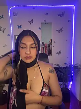 Snapshot of Lia-mitch chatting on July 16, 6:58 pm Lia-mitch online show from July 16, 6:58 pm
