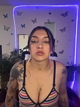 Snapshot of Lia-mitch chatting on July 21, 6:54 pm Lia-mitch online show from July 21, 6:54 pm