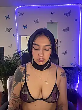 Snapshot of Lia-mitch chatting on July 24, 7:12 pm Lia-mitch online show from July 24, 7:12 pm