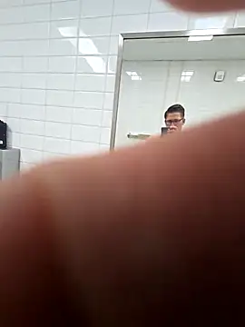 Snapshot of mneuert@xh chatting on March 2, 6:37 pm mneuertxh online show from March 2, 6:37 pm