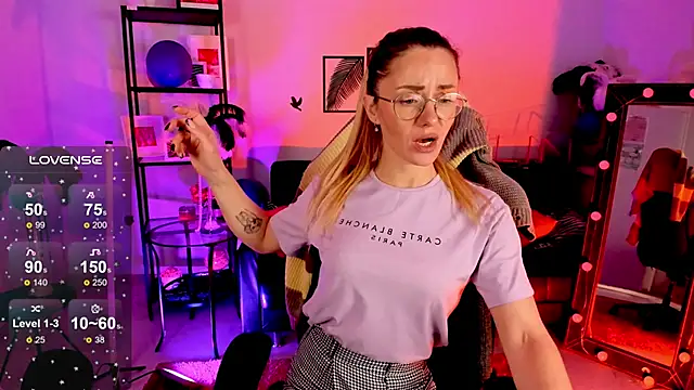 Snapshot of LadyIzabel chatting on December 28, 5:55 am LadyIzabel online show from December 28, 5:55 am