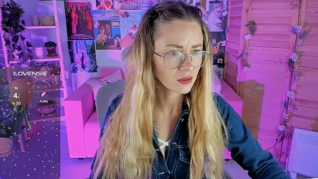 Snapshot of LadyIzabel chatting on January 18, 5:31 am LadyIzabel online show from January 18, 5:31 am