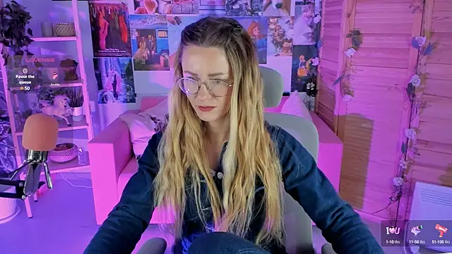 Snapshot of LadyIzabel chatting on January 18, 8:52 am LadyIzabel online show from January 18, 8:52 am