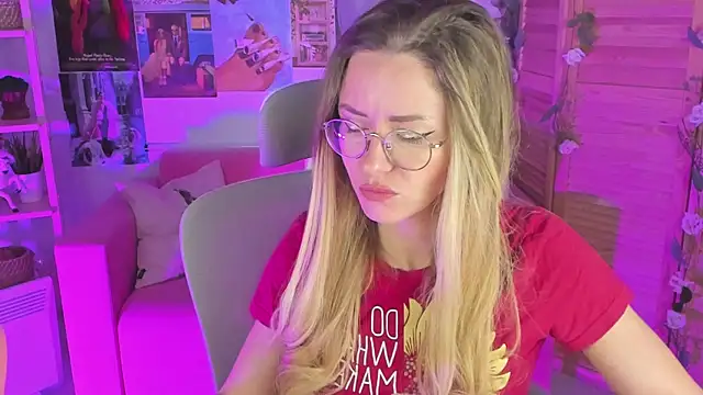 Snapshot of LadyIzabel chatting on January 28, 8:25 am LadyIzabel online show from January 28, 8:25 am