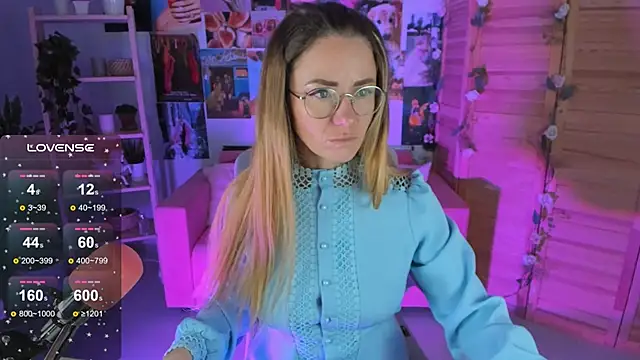 Snapshot of LadyIzabel chatting on February 8, 5:29 am LadyIzabel online show from February 8, 5:29 am