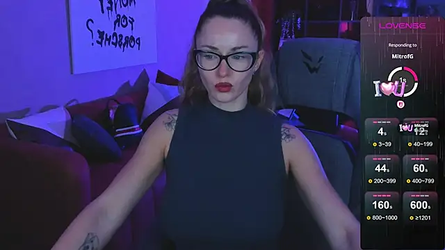 Snapshot of LadyIzabel chatting on October 18, 5:43 am LadyIzabel online show from October 18, 5:43 am