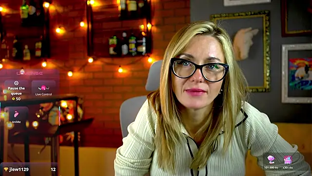 LadyIzabel online show from December 2, 8:30 am