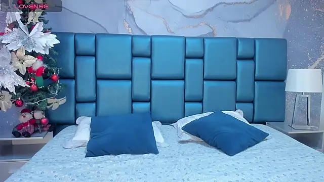 ELIZABETT  online show from December 12, 8:32 pm