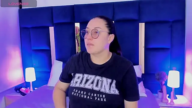 rebecaandpamela online show from December 4, 1:42 pm