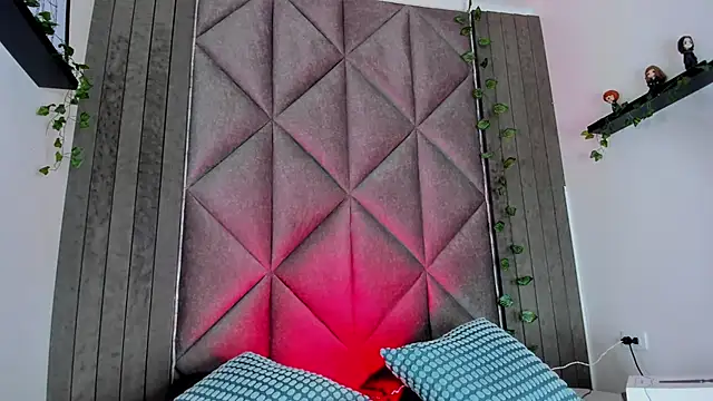 BriaConner  online show from March 10, 3:00 am