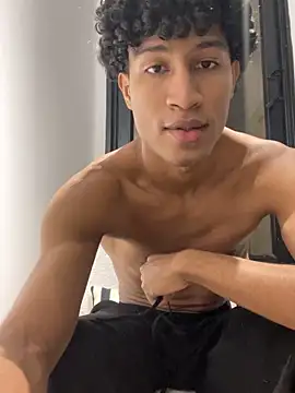 Snapshot of Masterikee chatting on December 14, 3:29 am Masterikee online show from December 14, 3:29 am